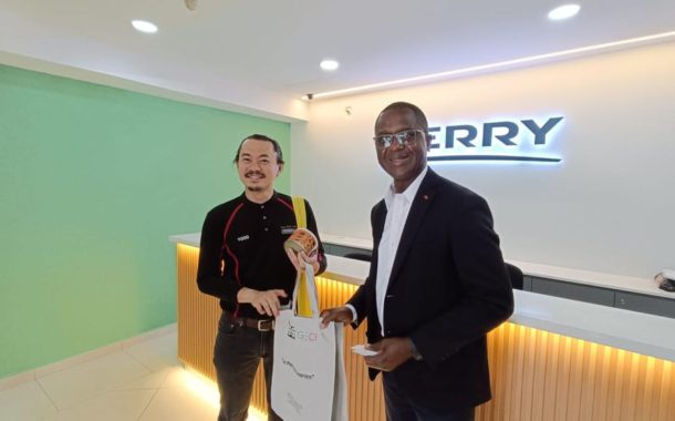 Le Président Ahmed CISSÉ et sa délégation à Johor Barhu, en Malaisie, visitent la multinationale de l’Agrifood, Food Kerry, qui investit dans l’industrie du goût et de l’innovation alimentaire.